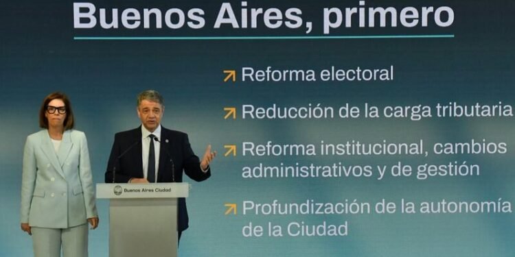 Alonso a Adorni: “No entiende la Ciudad”