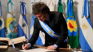 El Gobierno convocó al Consejo de Mayo y avanza con la confección de la reforma laboral que Milei quiere para 2026