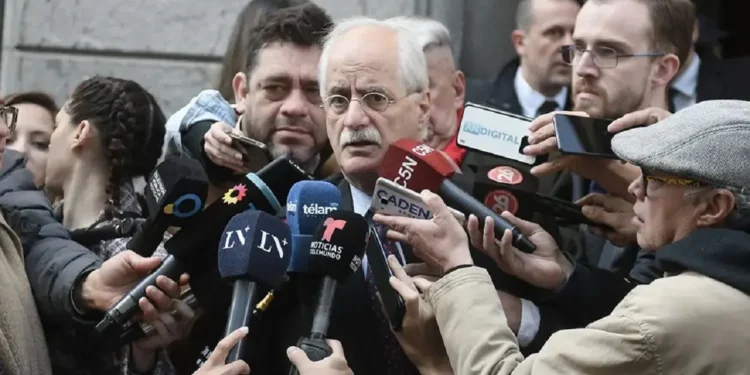 Degradación democrática: Taiana apunta a Milei.