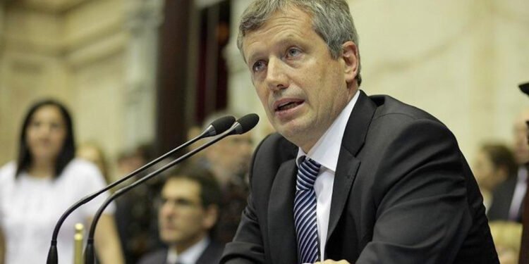 Monzó advierte: oficialismo en riesgo si nacionaliza elección bonaerense.