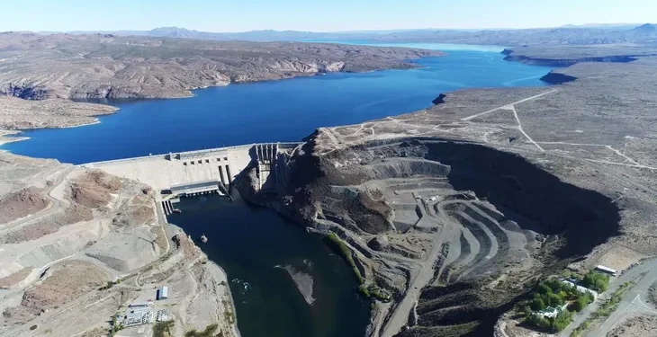 El Gobierno privatiza hidroeléctricas