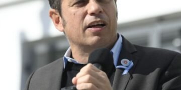 Kicillof, bajo fuego: El Presupuesto y la interna camporista.