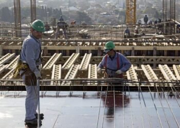 Canteras al 25%: la construcción en emergencia por obras frenadas.