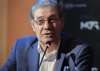 El Gobierno, bajo fuego de Morales