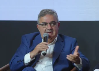 Raúl Jalil en la cornisa de Unión por la Patria.