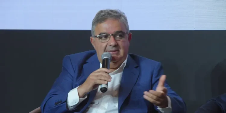 Raúl Jalil en la cornisa de Unión por la Patria.