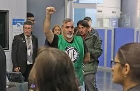 El gremialista Aguiar atacó a Milei por la alta inflación.