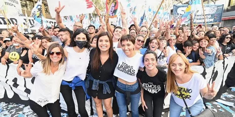 Frente al plan de Milei, La Cámpora presentó su reforma laboral.