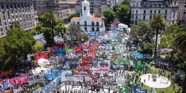 No se rinden: CGT contra la reforma laboral.