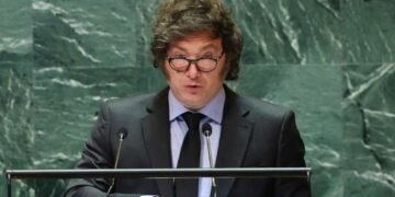 Javier Milei confirma su apoyo a Manuel Adorni en el Congreso y anuncia su intención de reelección