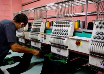Crisis en la industria textil: la producción decrece un 33% y la mayoría de las máquinas están inactivas