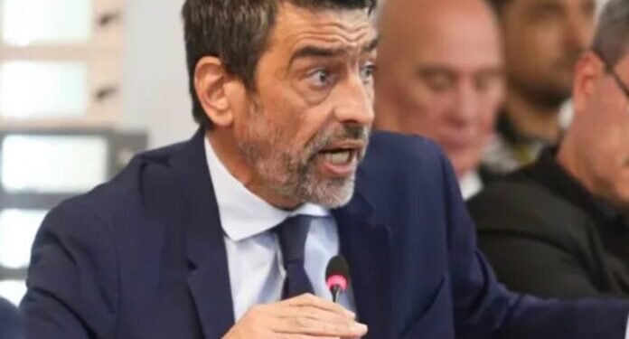 Denuncia de Espionaje: El Gobierno acusa a Rodolfo Tailhade por supuestas operaciones contra Manuel Adorni y su esposa.