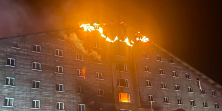La Asociación Hotelera de Bariloche expresa su apoyo tras el devastador incendio en el Hotel Huemul