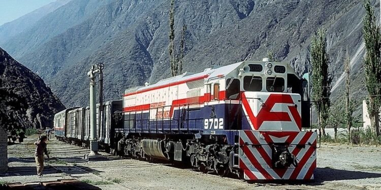 El tren C-14 rinde homenaje a una tragedia en la Cordillera de los Andes