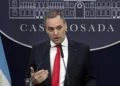Detalles sobre el régimen de seguridad vigente mencionado por Adorni respecto a la protección de familiares de funcionarios