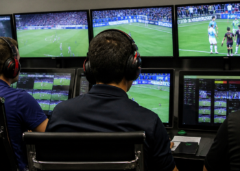 Los audios del VAR sobre las decisiones controvertidas en el partido entre Boca y Cruzeiro