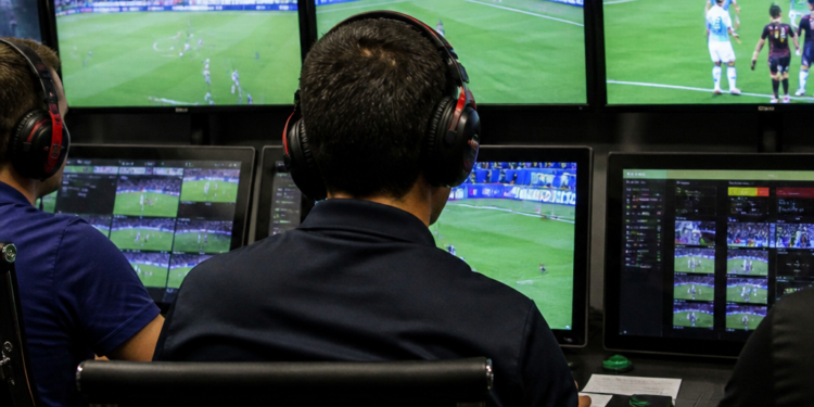 Los audios del VAR sobre las decisiones controvertidas en el partido entre Boca y Cruzeiro