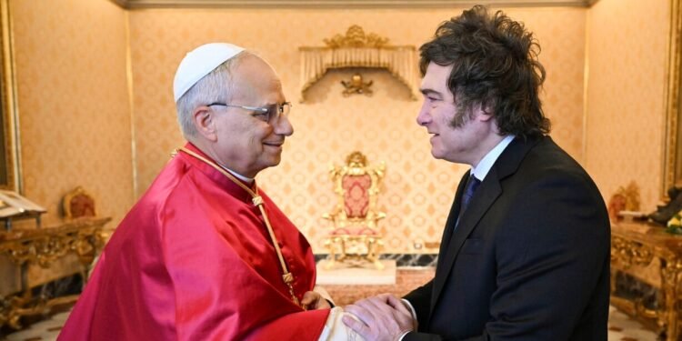 La posible llegada del papa León XIV a Argentina se acerca a la confirmación: mensajes entre Javier Milei y Pablo Quirno despiertan expectativas
