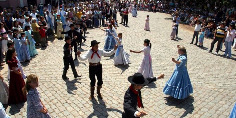 Feriado del 25 de Mayo: Escapadas cortas y turismo regional generaron cerca de $340.000 millones