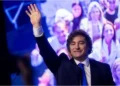 Milei y el ministro de Justicia, Juan Bautista Mahiques celebran la aprobación de los pliegos de jueces, a pesar de la inclusión de Michelli