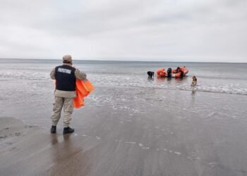 Se intensifica la búsqueda de los pescadores desaparecidos en el Río de la Plata
