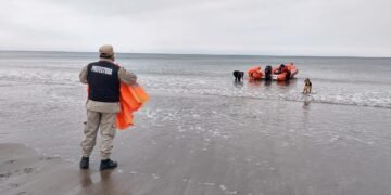 Se intensifica la búsqueda de los pescadores desaparecidos en el Río de la Plata