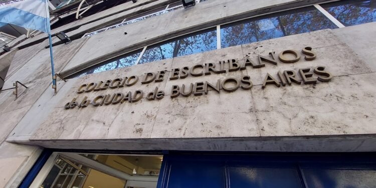 Crédito hipotecario: en mayo se registró la mayor caída interanual desde el retorno de los UVA, mientras las propiedades continúan vendiéndose