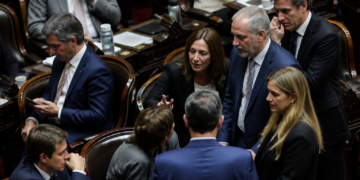 La oposición convoca a sesión especial en Diputados para debatir moción de censura contra Adorni