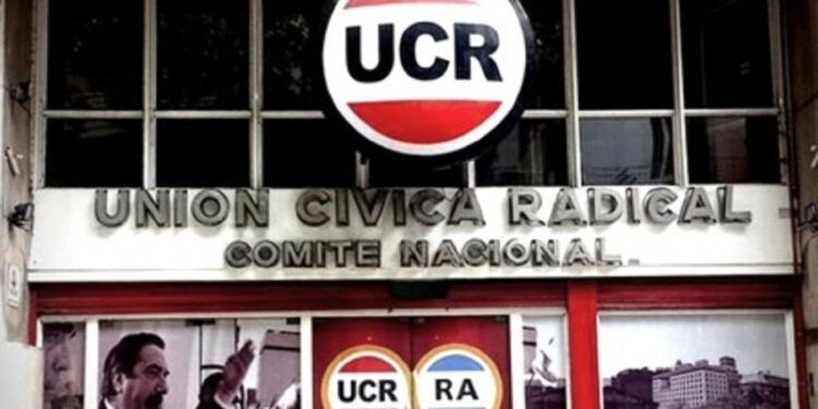 Controversia interna en la UCR por el caso Adorni en Diputados