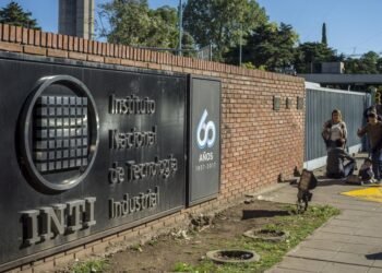 Trabajadores del INTI organizan un ruidazo contra el ‘lockout libertario’