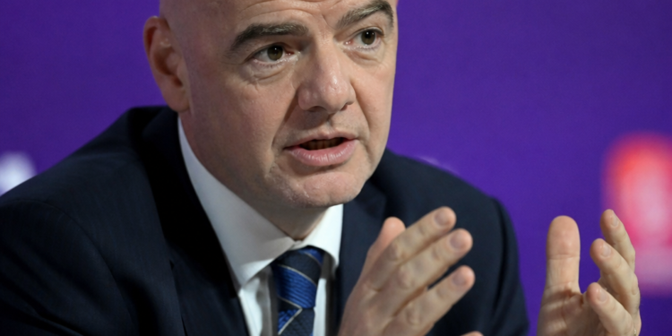 Gianni Infantino defendió las pausas de hidratación y desestimó fines comerciales: “La FIFA no gana absolutamente nada con esto”