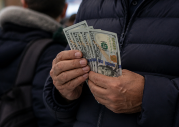 Dólar blue alcanza los 1.500 pesos por primera vez desde enero