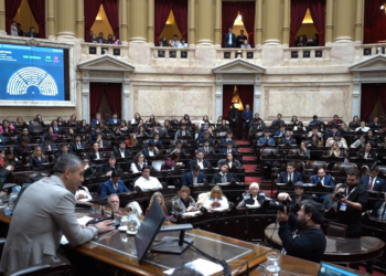 Estudiantes universitarios debaten en Diputados sobre ludopatía mientras se retrasa iniciativa en el Senado