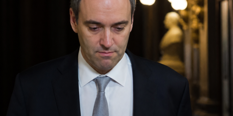 A horas de presentar su declaración jurada, Adorni opta por un perfil bajo y se aleja del juego político