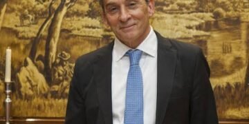 Perspectivas Políticas y Económicas: Hacia el 2027
