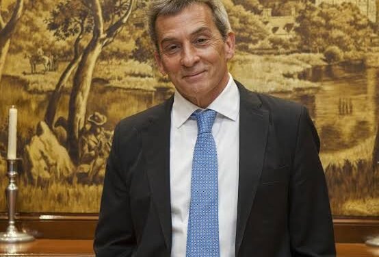 Perspectivas Políticas y Económicas: Hacia el 2027