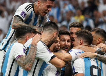 La selección argentina asombró al mundo al vencer a Inglaterra y se acerca a otro título mundial