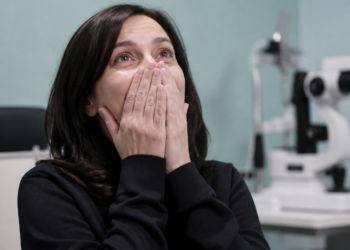 Una mujer recupera la vista tras cinco años de ceguera gracias a una innovadora técnica en Italia