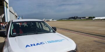 El Gobierno simplifica los requisitos para licencias y certificados a aerolíneas