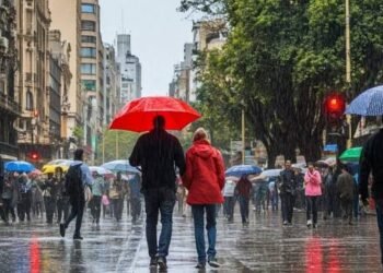 Lluvias y bajas temperaturas en el AMBA, y alerta roja por frío extremo en la Patagonia: pronóstico para el país