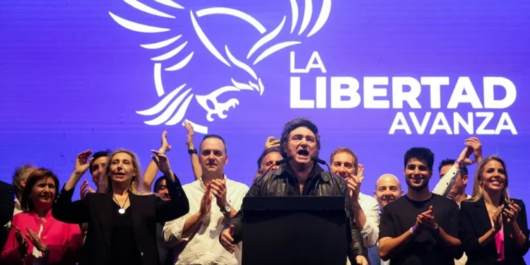 La Libertad Avanza se opone a la reelección indefinida de intendentes y critica al peronismo