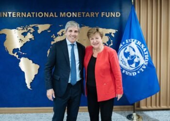 Caputo confirma la visita de Georgieva del FMI a Vaca Muerta