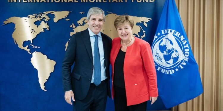 Caputo confirma la visita de Georgieva del FMI a Vaca Muerta