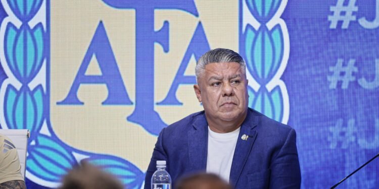 El Gobierno decide frenar el proyecto más controvertido para el fútbol, pese a la investigación del FBI sobre la AFA