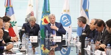 Gobernadores procurarán US$ 1.000 millones hasta fin de año para cumplir con vencimientos de bonos en dólares