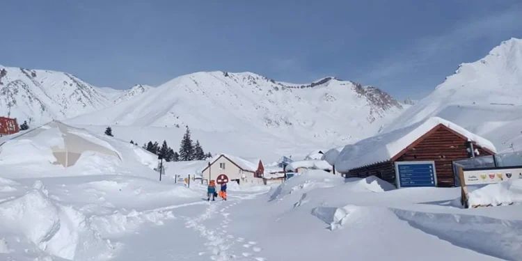 El intenso frío provocó nevadas que cubrieron diversas regiones del país