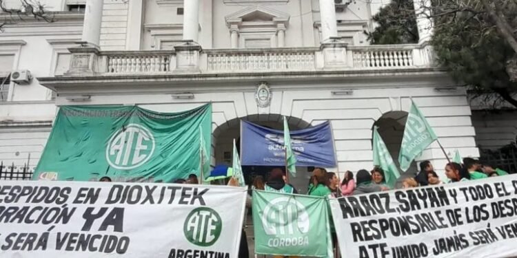 Oposición repudia despidos en la CNEA: ‘Pone en jaque nuestra soberanía nuclear’
