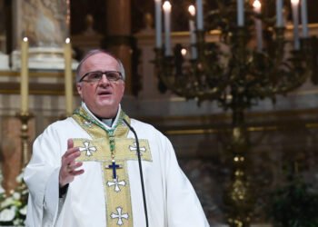 El nuevo nuncio apostólico inicia actividades con misa en la Catedral y mensaje papal