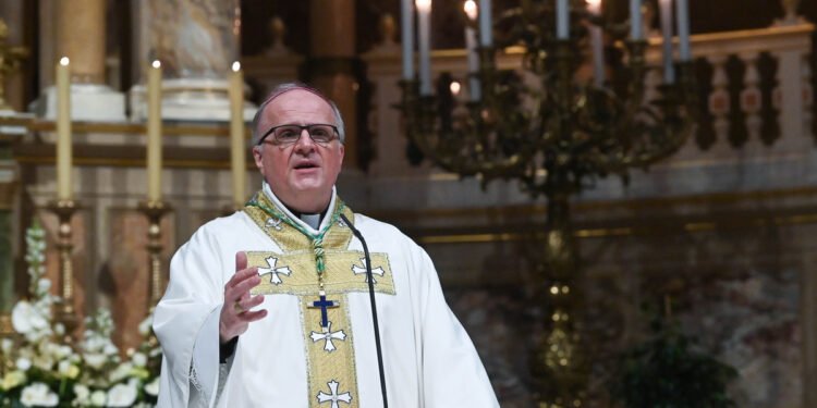 El nuevo nuncio apostólico inicia actividades con misa en la Catedral y mensaje papal