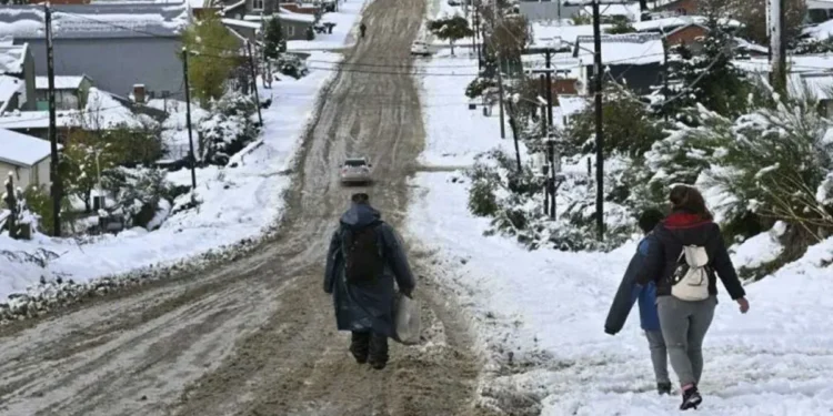Alerta naranja y amarilla por nevadas y frío extremo para el martes 11 de agosto: provincias en riesgo